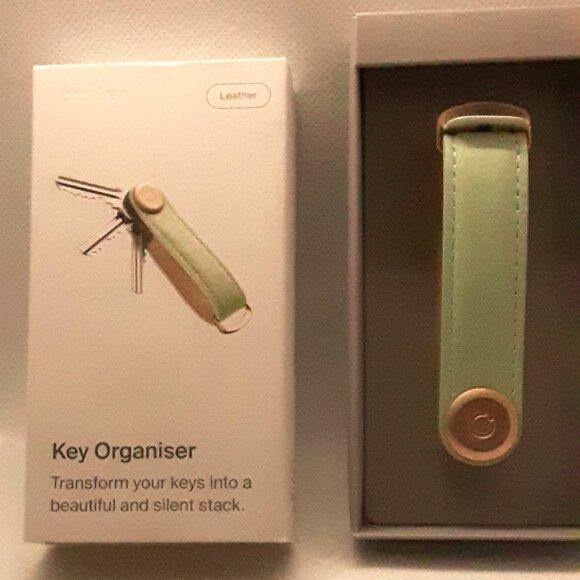 Mint Green Orbitkey Genuine Leather Key Holder Organizes Your Keys - Picture 1 of 12